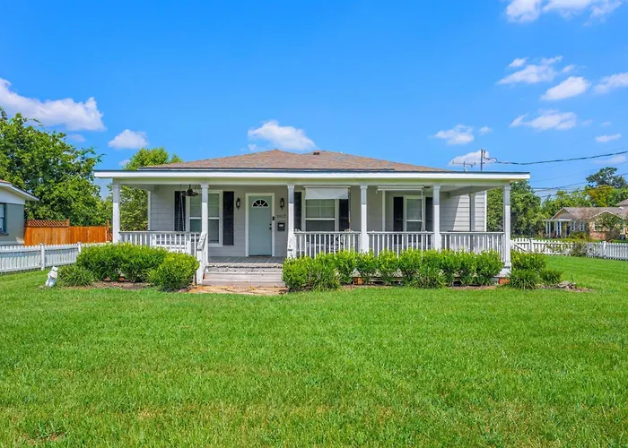 Downtown 3 Bedroom Home