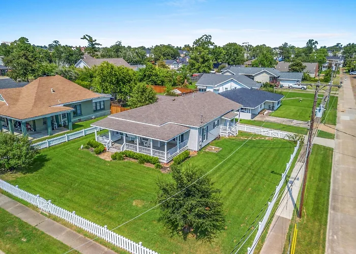 Downtown 3 Bedroom Home