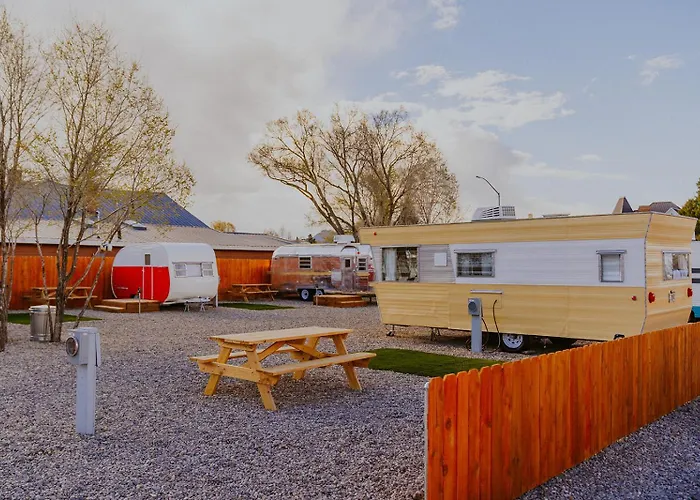 Nettie'S Vintage Trailer Resort