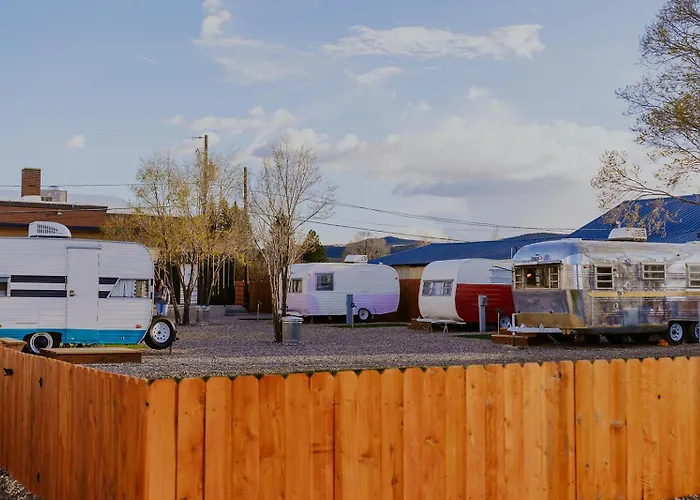 Nettie'S Vintage Trailer Resort