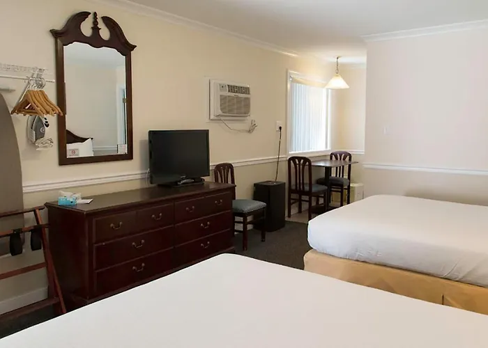The Colonial Lodge