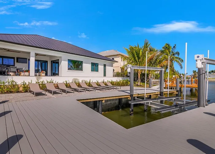 Marco Luxe Retreat Waterfront