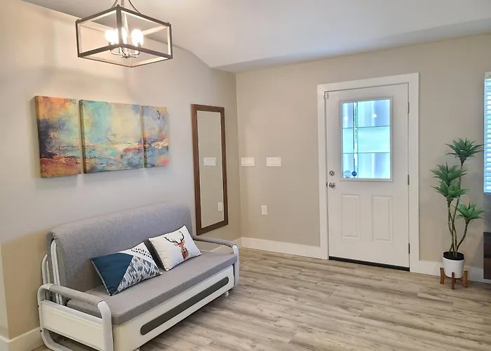 Luxury 800 Sq Ft 1 Bedroom Suite Full Large Kitchen Free Laundry