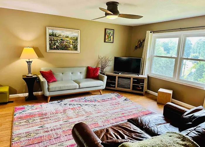 5Br Farm Retreat With Hot Tub & Views Near Asheville