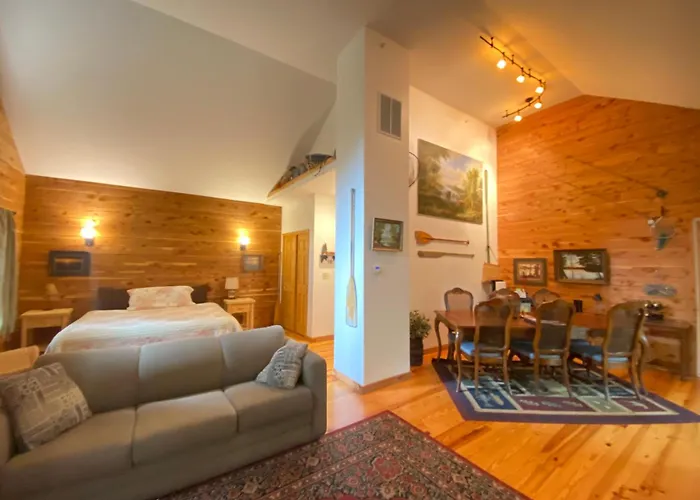 The Timber Nook At The Rustic Retreat