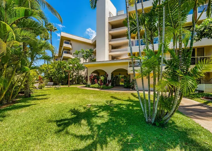 Steps To Beach | Maui Banyan King Studio