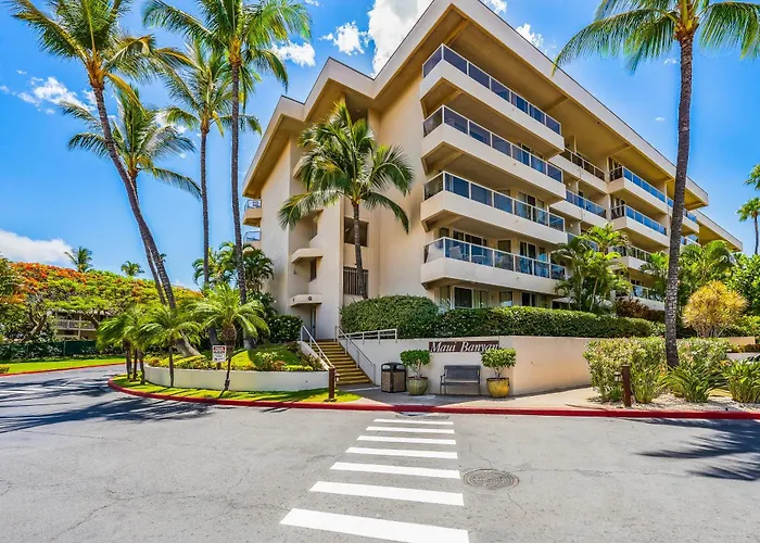 Steps To Beach | Maui Banyan King Studio