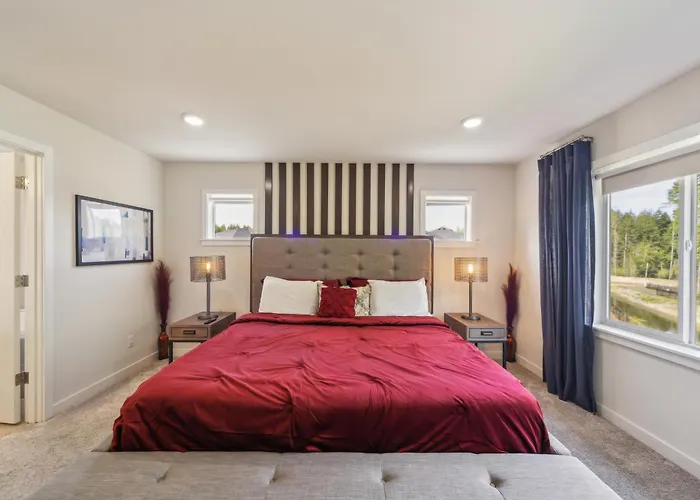 Serene Port Orchard 3Br Retreat With Trails And Amazing Views