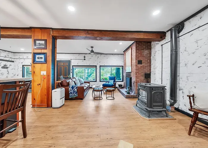 Peaceful Lakefront Getaway On Cayuga Lake