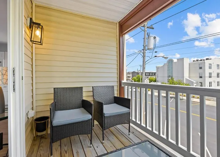 2Br Beach Escape - Walk To Boardwalk - Parking