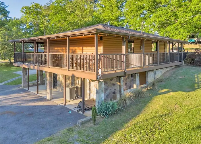 Relaxing 2-Bed Cabin Near Dollywood Pigeon Forge