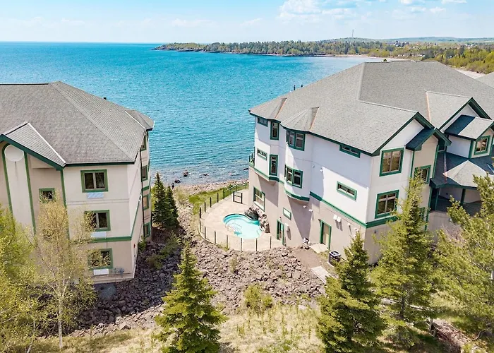 Breathtaking Lake Views Studio, 2 Queen Beds, Fireplace And Heated Indoor And Outdoor Pools