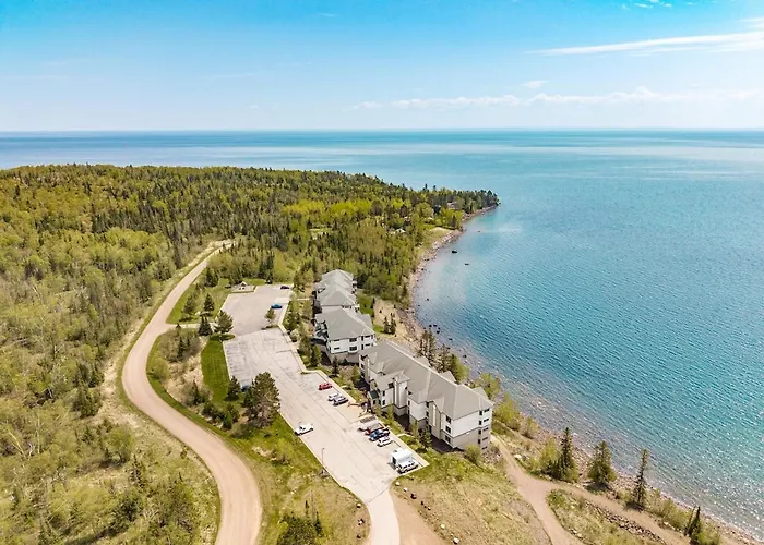 Breathtaking Lake Views 1Br King Suite, Kitchen & Heated Pools