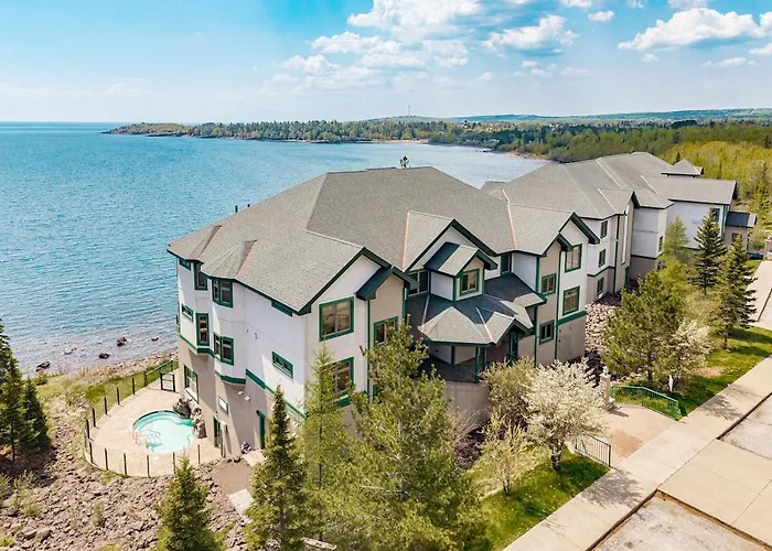 Breathtaking Lake Views King Suite, Queen Beds, Kitchen And Heated Indoor And Outdoor Pools