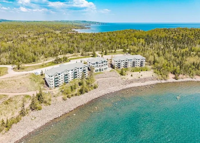 Breathtaking Lake Views King Suite, Queen Beds, Kitchen And Heated Indoor And Outdoor Pools