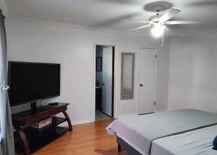 Mandarin I95 2 Bedrooms Quiet Area Backyard