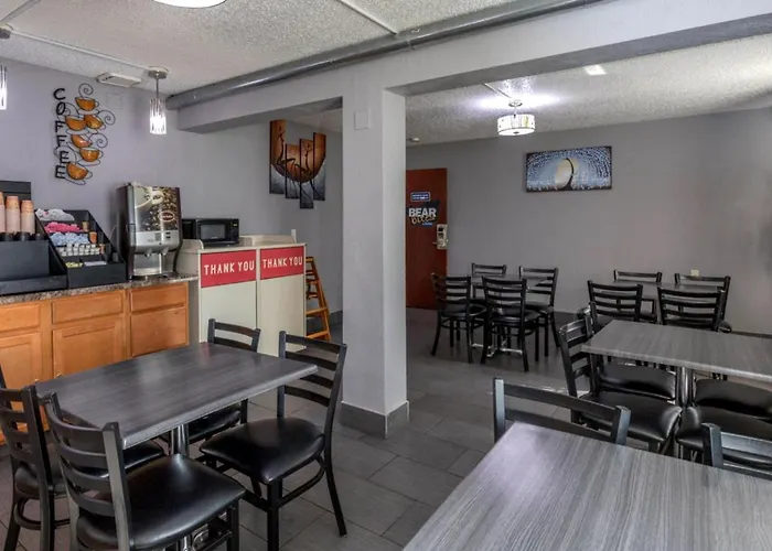 Travelodge By Wyndham Muskegon