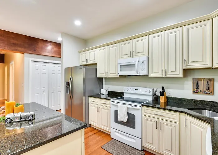 Cozy Sawyer Apartment - 2 Mi To Warren Dunes Park!