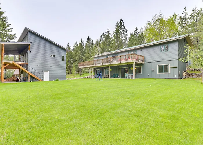 Scenic Forest Lodge Outside Glacier National Park!