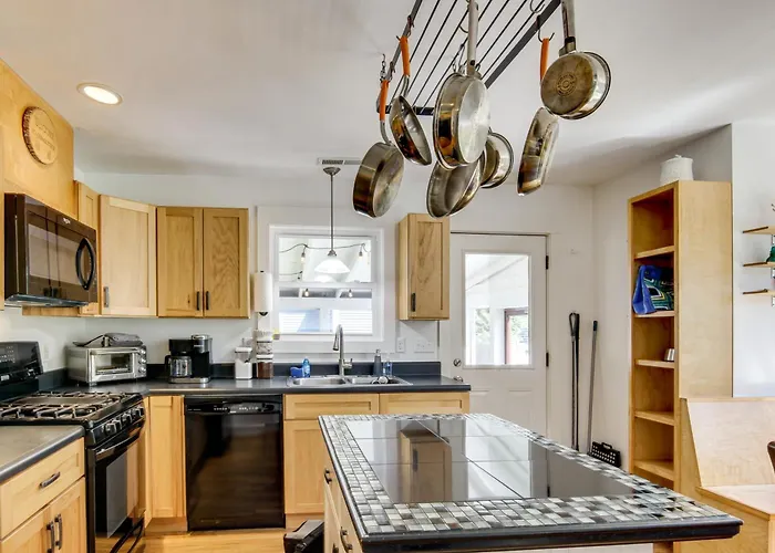 Downtown Brevard Home: Walk To Bars & Breweries!