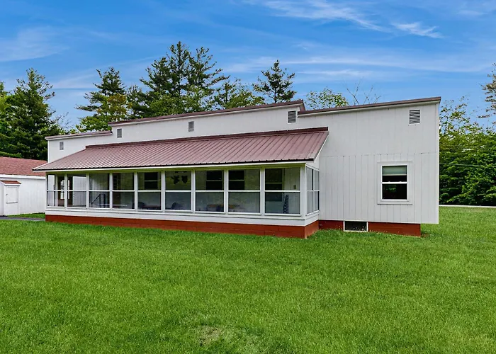 Riverbank Motel