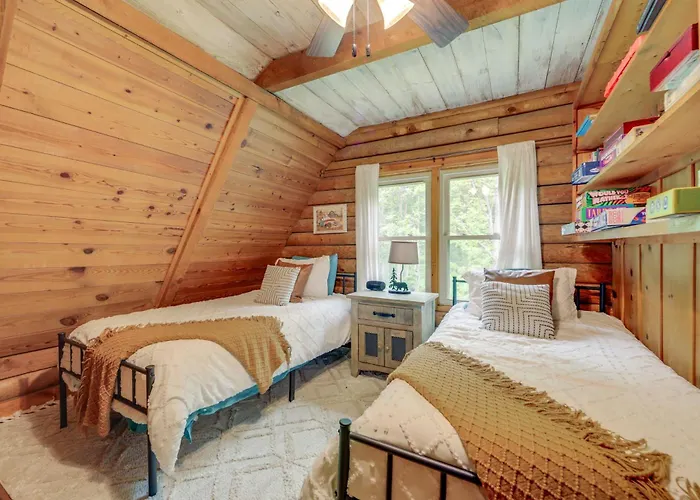 Hot Tub, Fire Pit: Waynesville Getaway Near Hiking