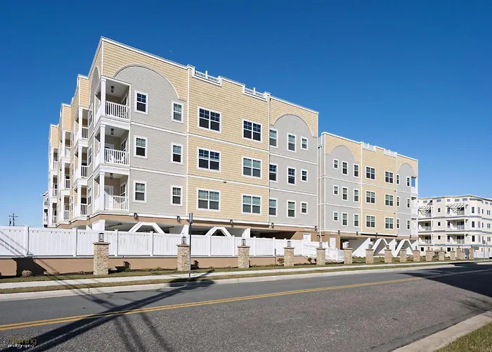 Residence 101S At The Sandcastle Condominiums