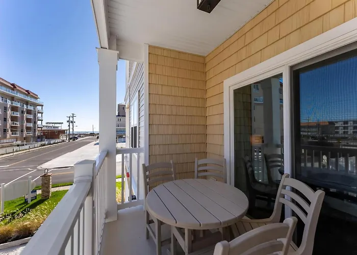 Residence 102N At The Sandcastle Condominiums