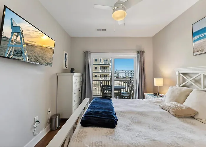 Residence 102N At The Sandcastle Condominiums