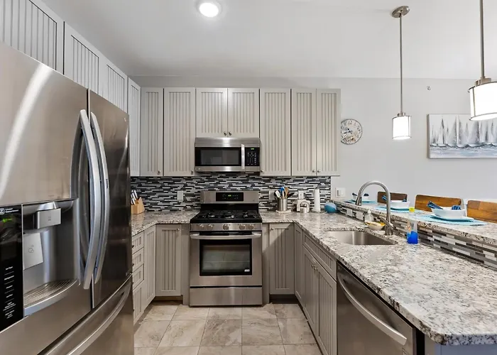 Residence 102N At The Sandcastle Condominiums