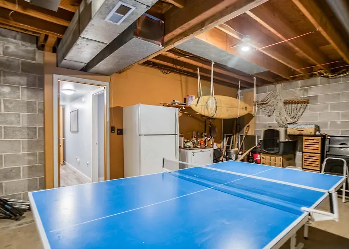 The Rock Inn Yacht - Meredith Lodging