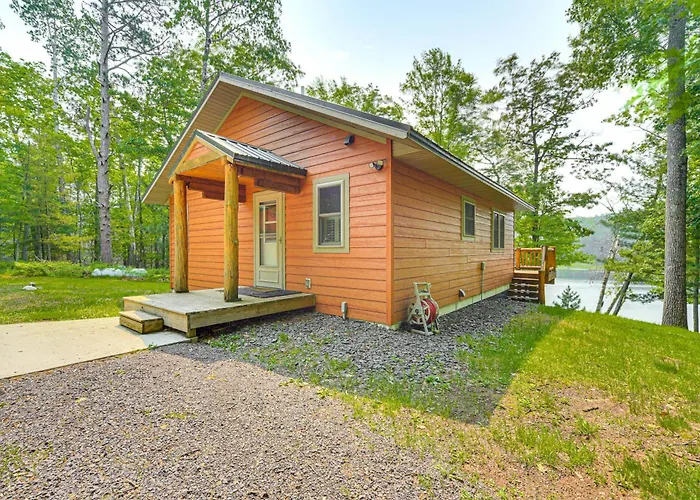 Four-Season Lake Cabin W/ Canoe & Paddle Boat!