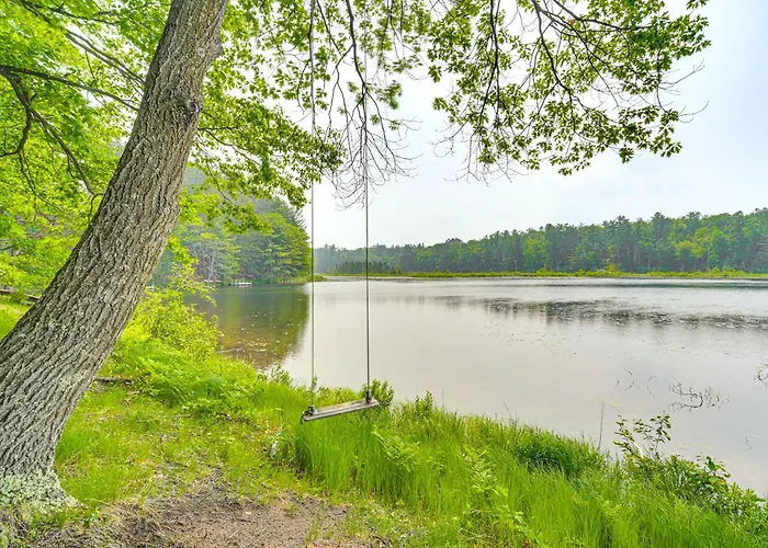 Four-Season Lake Cabin W/ Canoe & Paddle Boat!