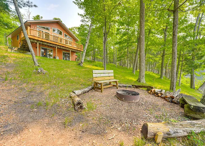 Four-Season Lake Cabin W/ Canoe & Paddle Boat!