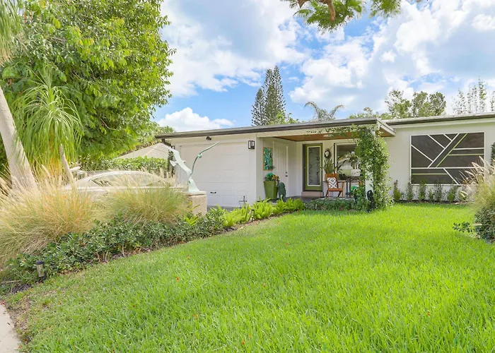 Pet-Friendly Home ~ 6 Mi To Jensen Beach Park!