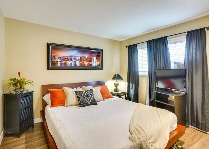 Newport Beach Vacation Rental: Steps To Shore!