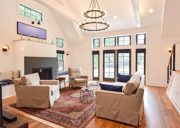 Gorgeous Renovation Walk To Water
