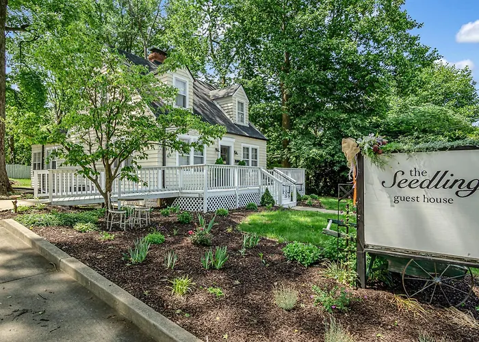 Charming Edwardsville Home: Walk To Downtown!