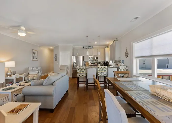 Residence 204N At The Sandcastle Condominiums
