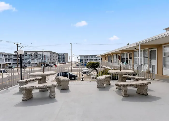 Sun, Sand &Poolside Fun! Beautiful 1Br Beach Condo