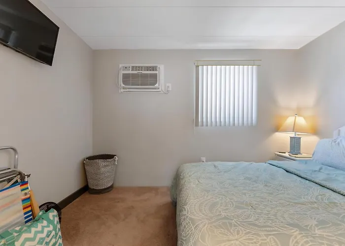 Sun, Sand &Poolside Fun! Beautiful 1Br Beach Condo
