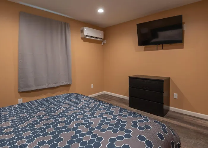 Far West Cabin-Tiny Homes Rental