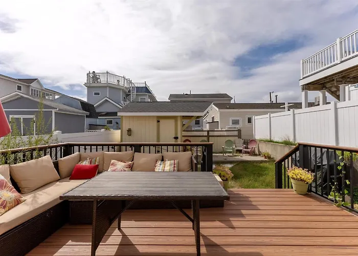4Br Townhome Right Near The Bay With New Patio