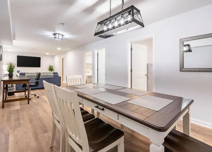 Modern Basement Suite, 2Br Sofa Bed, Parking