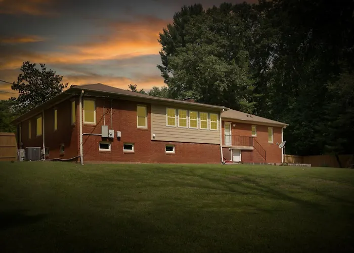 Charming 4-Bedroom Retreat House