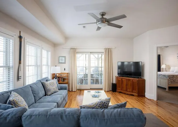 Steps From The Beach - Spacious Condo With Amenities