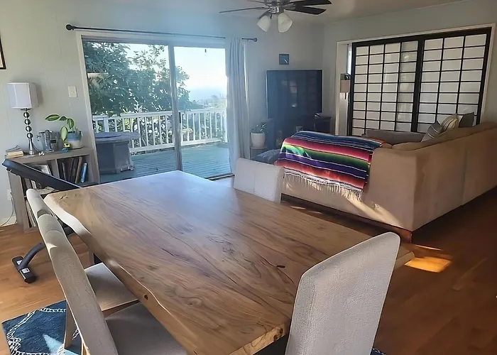 Upcountry Maui Hideaway With Stunning Mountain Views
