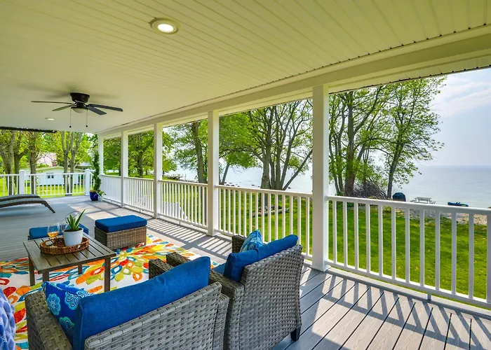 Charming Waterfront Retreat On Lake Ontario