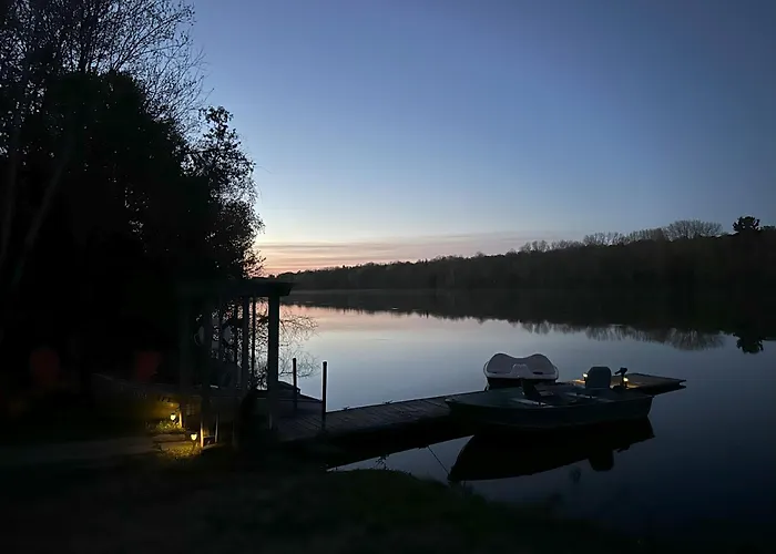 Private Lakefront House On Peaceful Private Lake