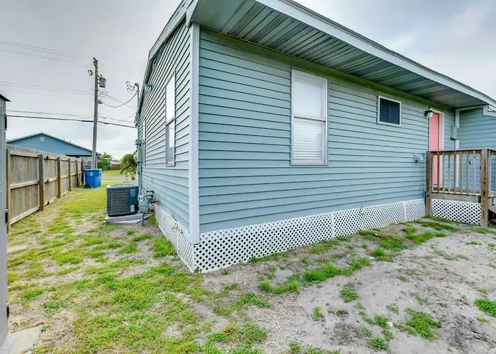 Walk To Beach & Pier: Updated Abode In Rockport!